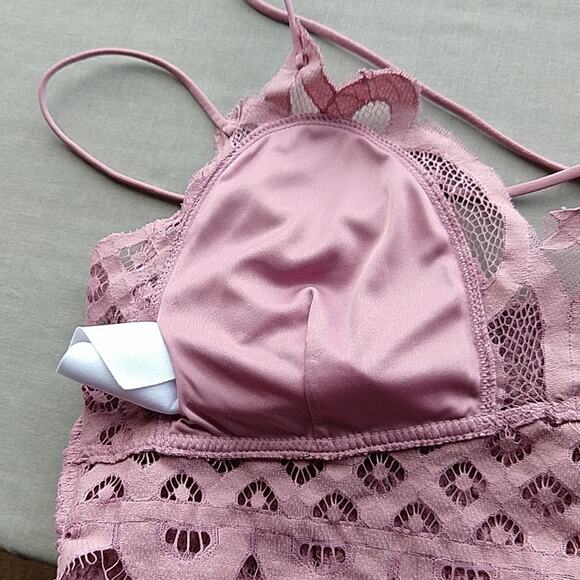 1X Burgundy Lace Bralette with Bra Pads Zenana double adjustable straps smocked - Picture 9 of 15